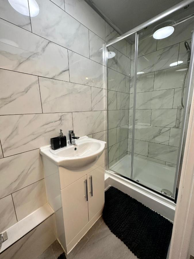 Luton Town Centre Apartment Buitenkant foto